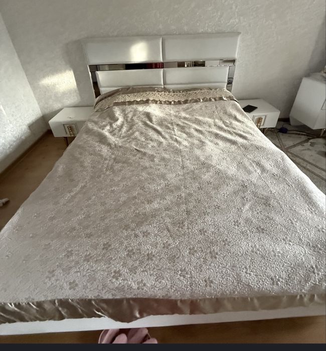 Продам двухспальную кровать с ортопедическим матрасом