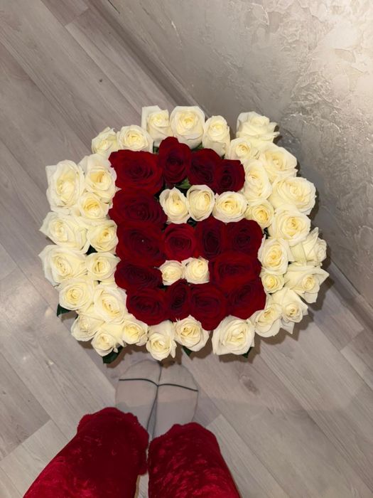 Букет сейчас получила свежая 63шт