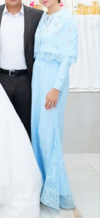 Платья одевались 1 раз на пару часов очень красивые