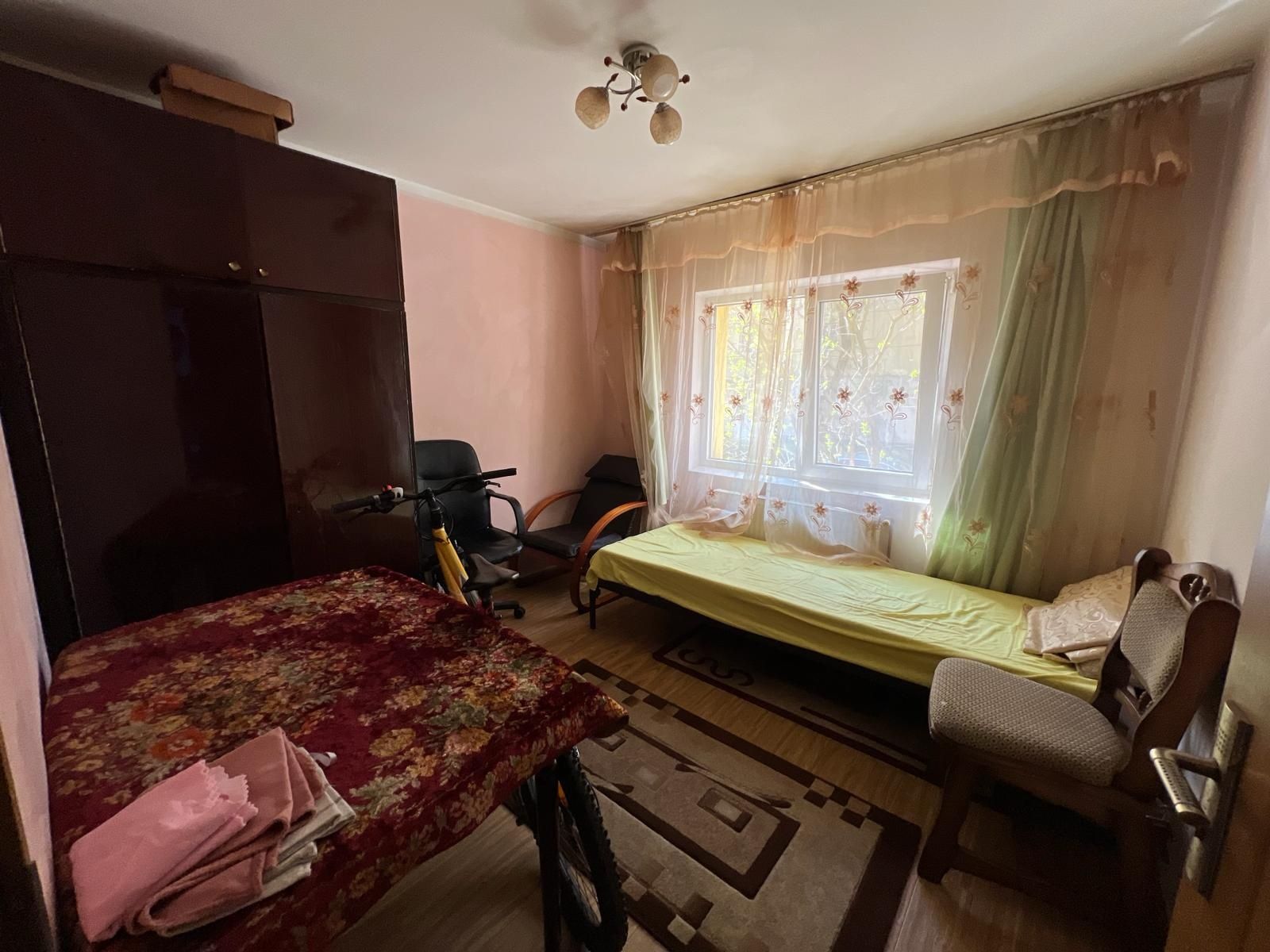 Vand apartament cu 3 camere decomandat