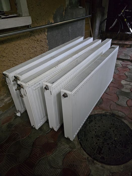 Vând 5 calorifere 300 ron bucata negociabil .