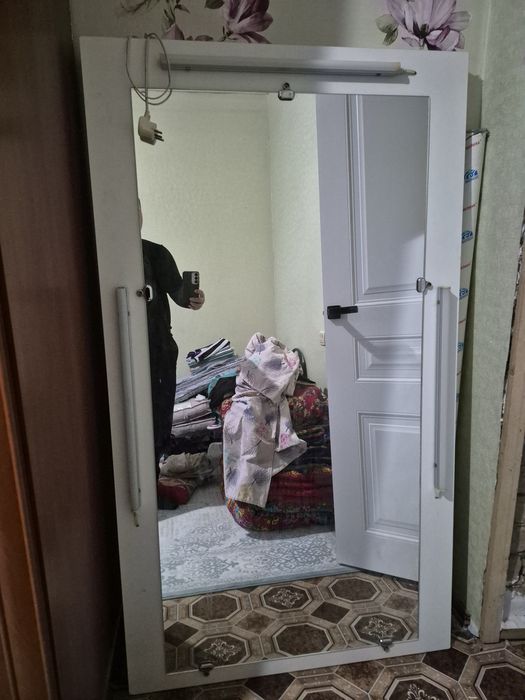 Айна сатылады биіктігі 1.60см ені 90см