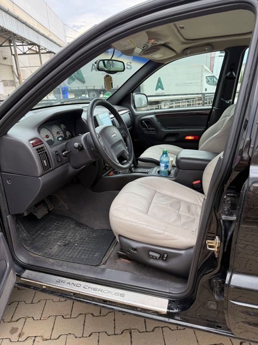 ultimu pret Full grand cherokee 4,7 V8