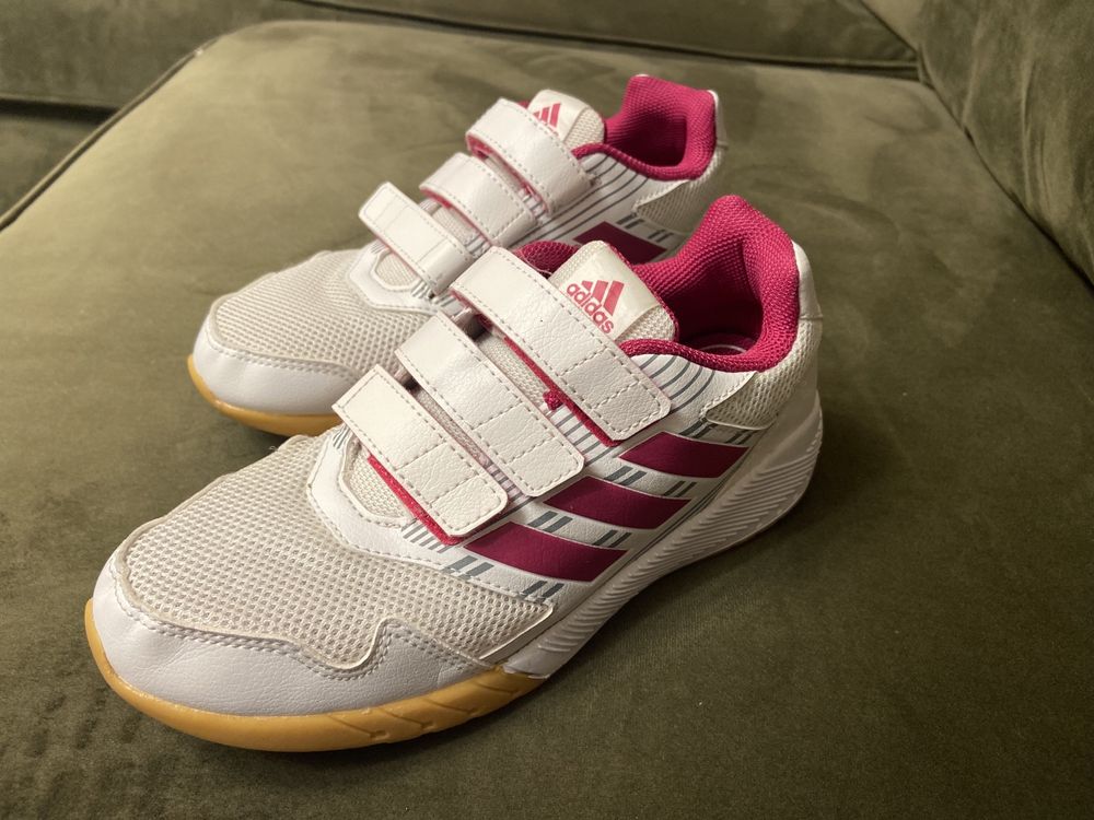 Adidas нови детски маратонки номер 35