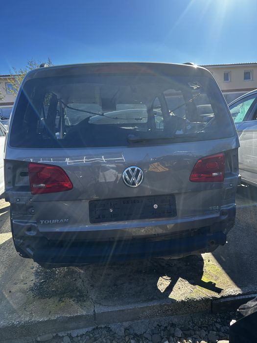 Haion cu lunetă Volkswagen Touran 2012