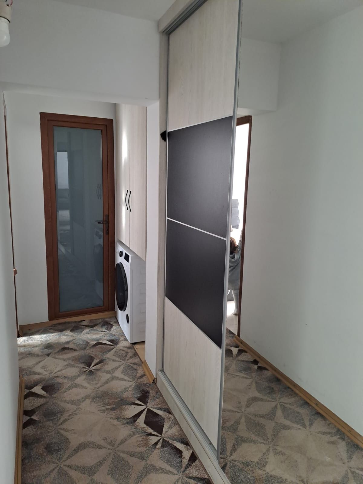 caut colega de apartament in pitesti nord sa fie la liceu/facultate