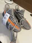 Yeezy 350 noi cu eticheta