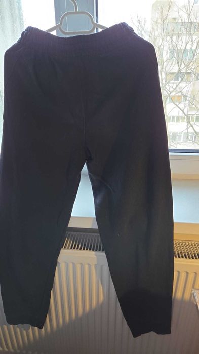 Pantaloni Nike mar.XL, bleumarin, in stare foarte buna, pentru baieti.