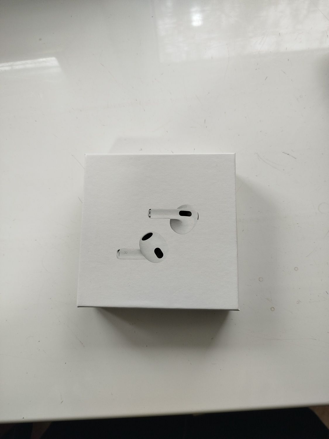 AirPods 3 yangi xolatta