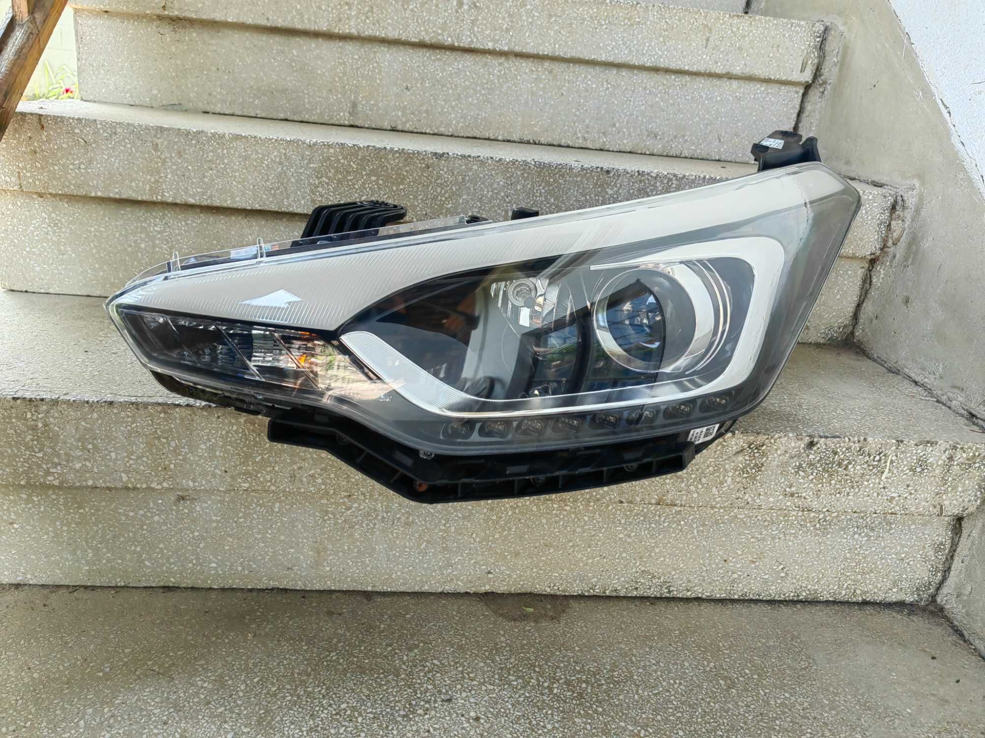 Фар Hyundai i20 LED ляв / Фар Хюндай И20 Оригинален