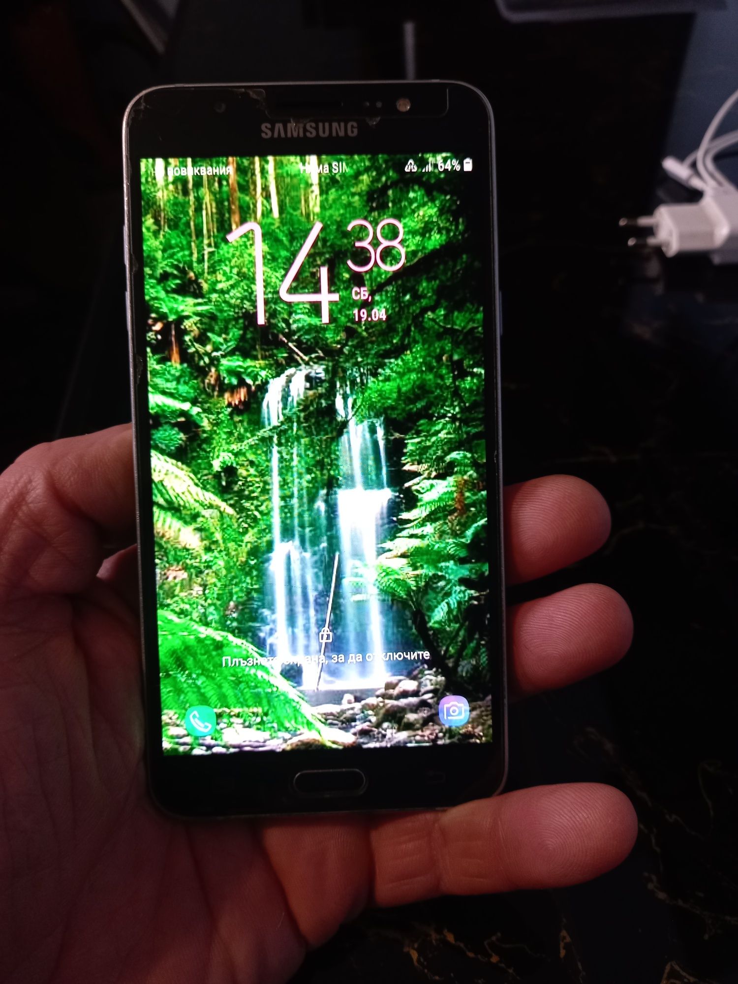 Samsung J7.               .