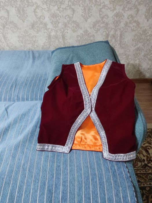 Продам жилетку на девочку