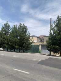 Продается дом в Мирзо Улугбекском районе (1 линия)