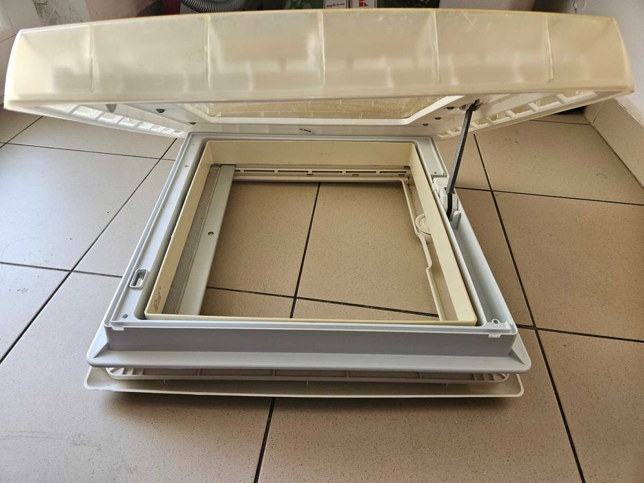 Translucid Thule camper Rooflight rulota Omni-Vent 40
