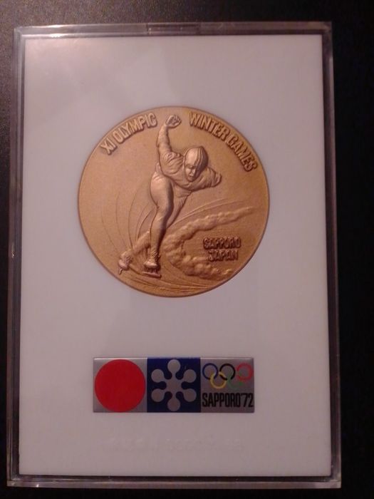 Бронзовая настольная медаль Саппоро 1972г Япония.