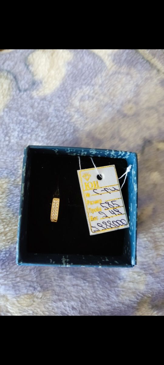 Продам золотые серьги, стильные