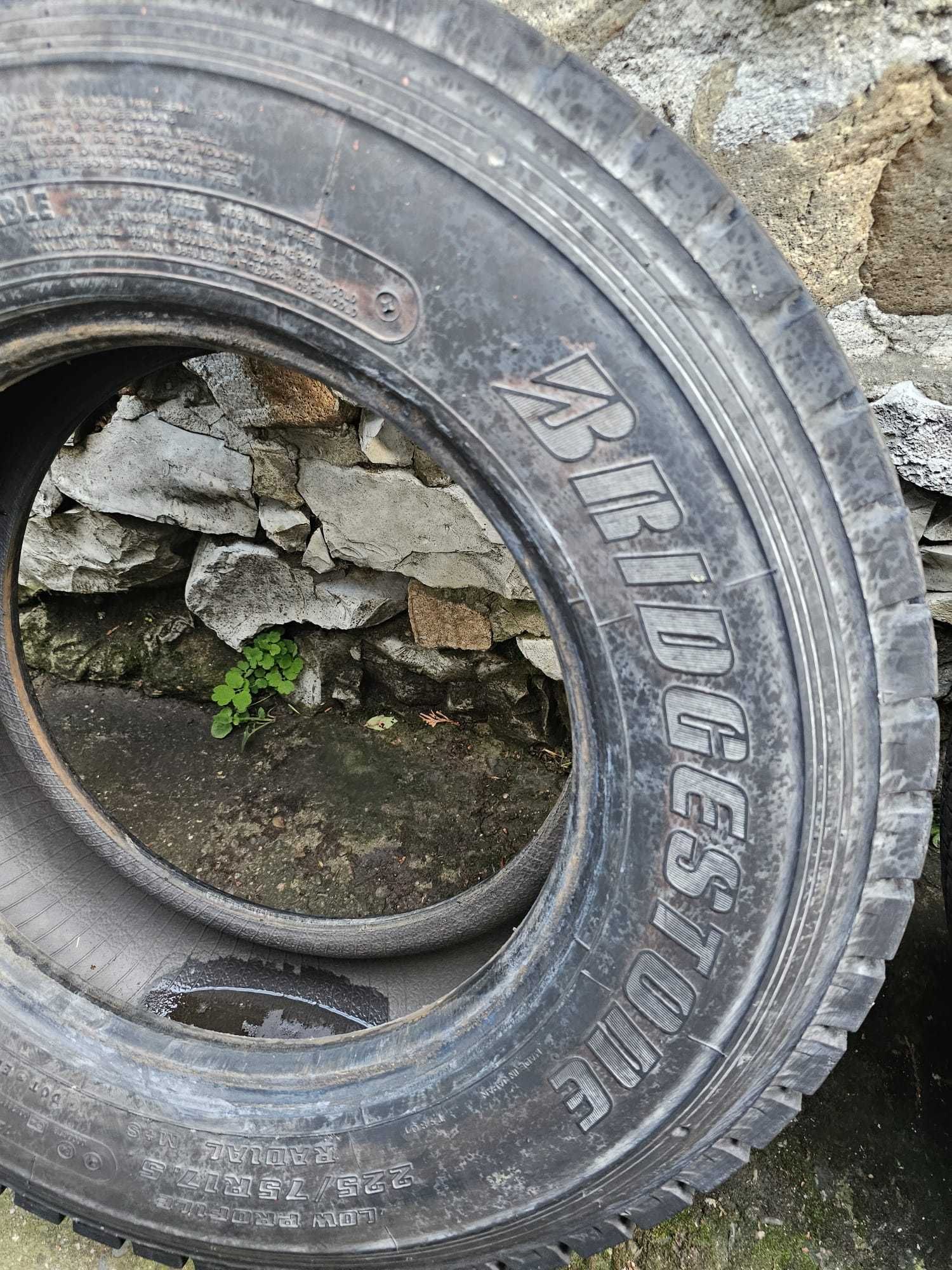 Гуми Bridgestone 225/75/17.5