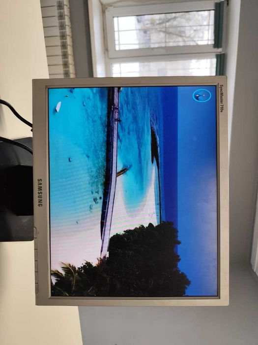 Монитор Samsung 17 в хорошем состояние