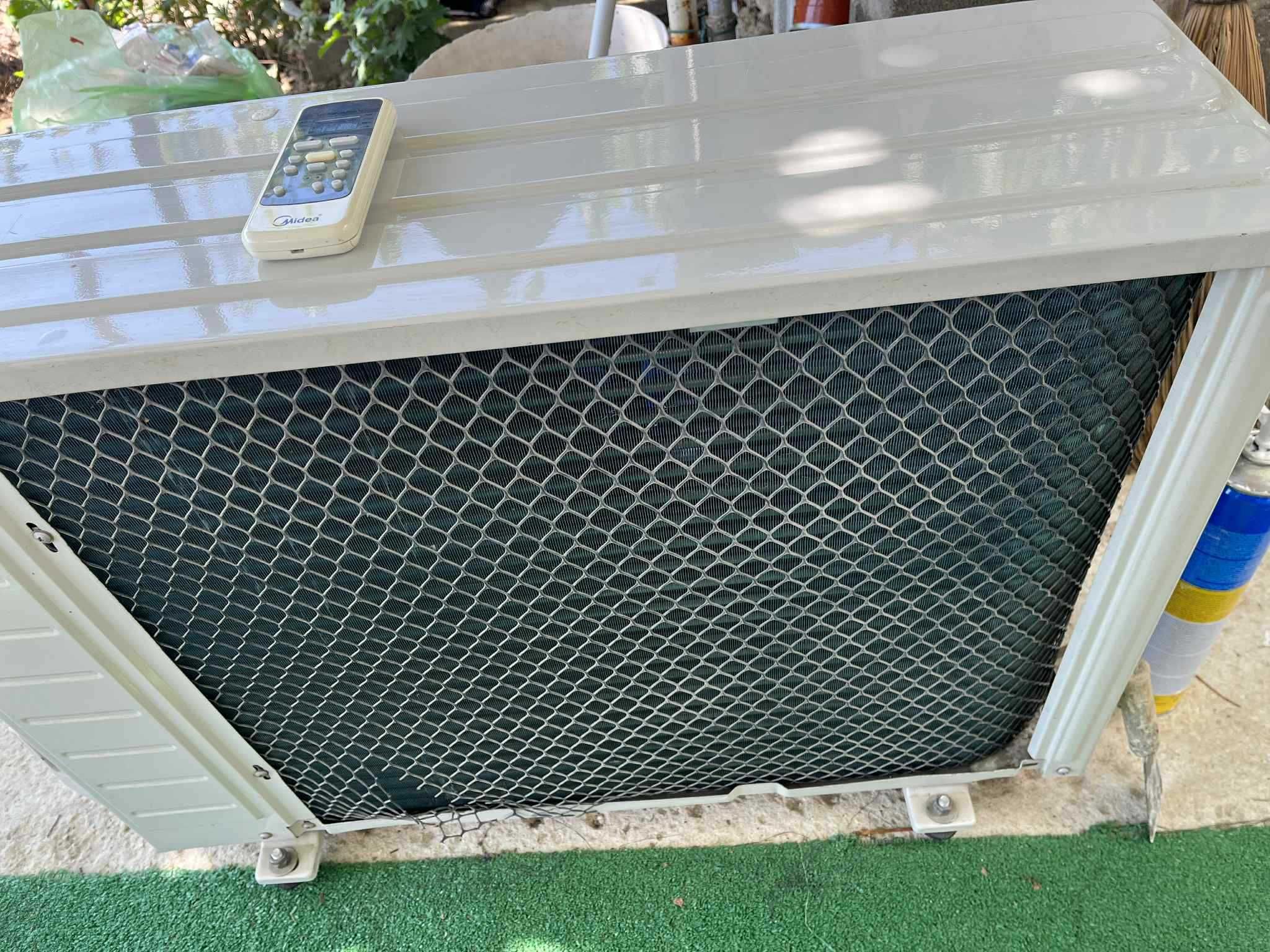 Климатик Midea 12-ка -  MSR-12HRN1 работещ