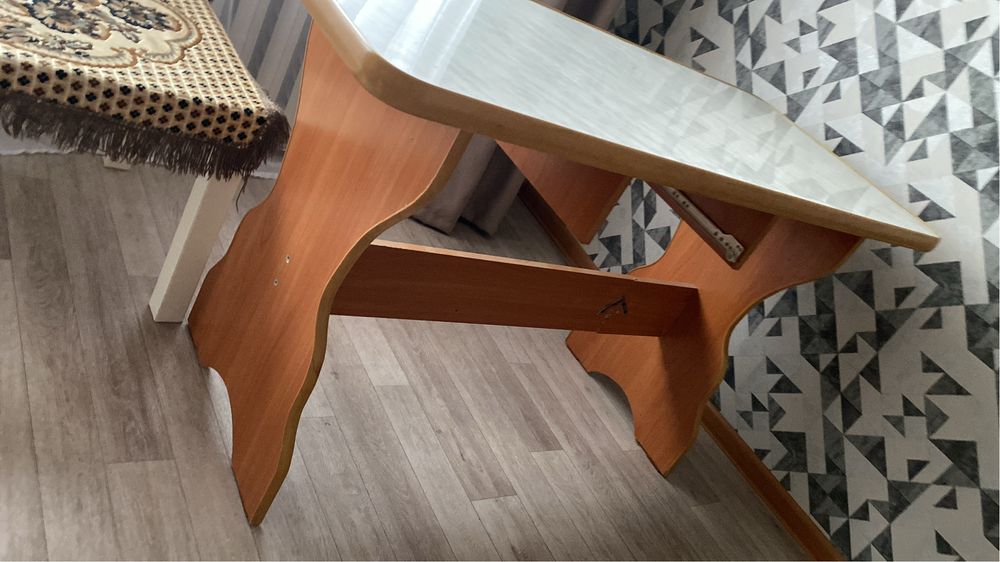 Отдам деревянный стол бесплатно. Самовывоз