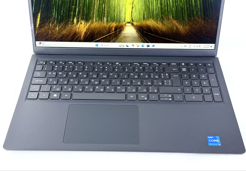Лаптоп Dell Vostro 3530 i5-1334U 16RAM 512SSD Перфектен! Гаранция!