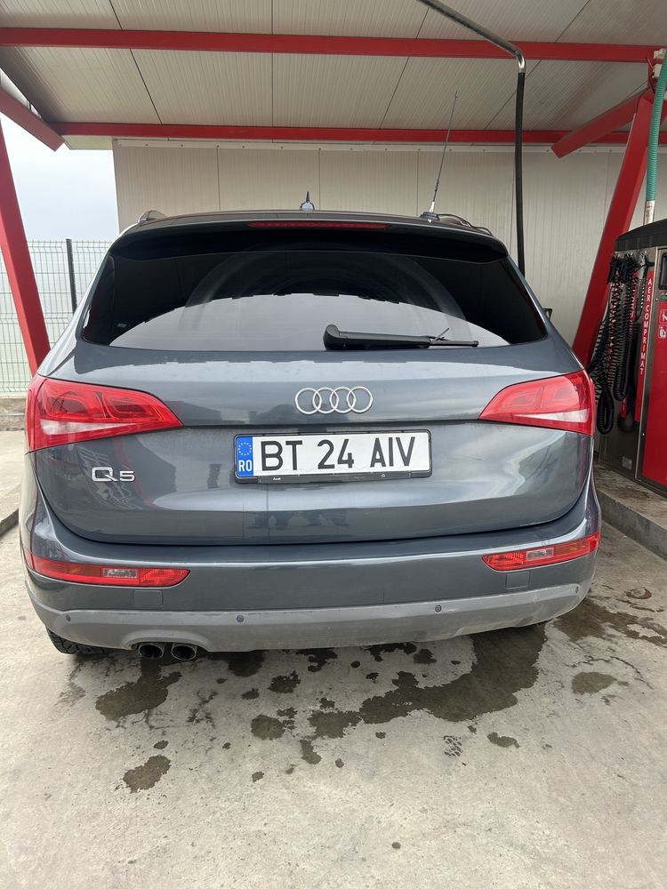 Vând Audi Q5 2011