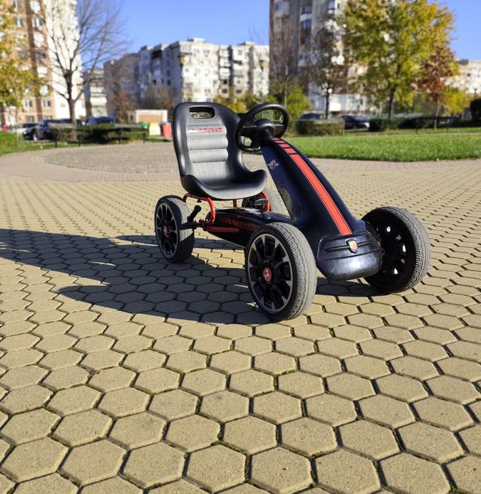 Кртинг кола с педали