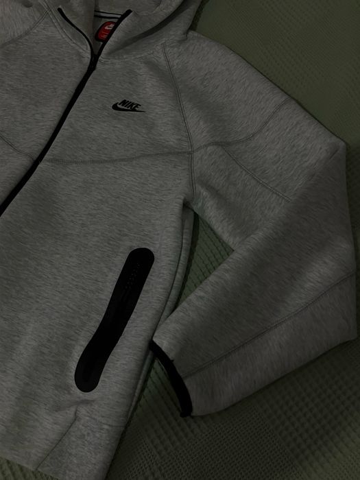 Продаеться Nike tech fleece