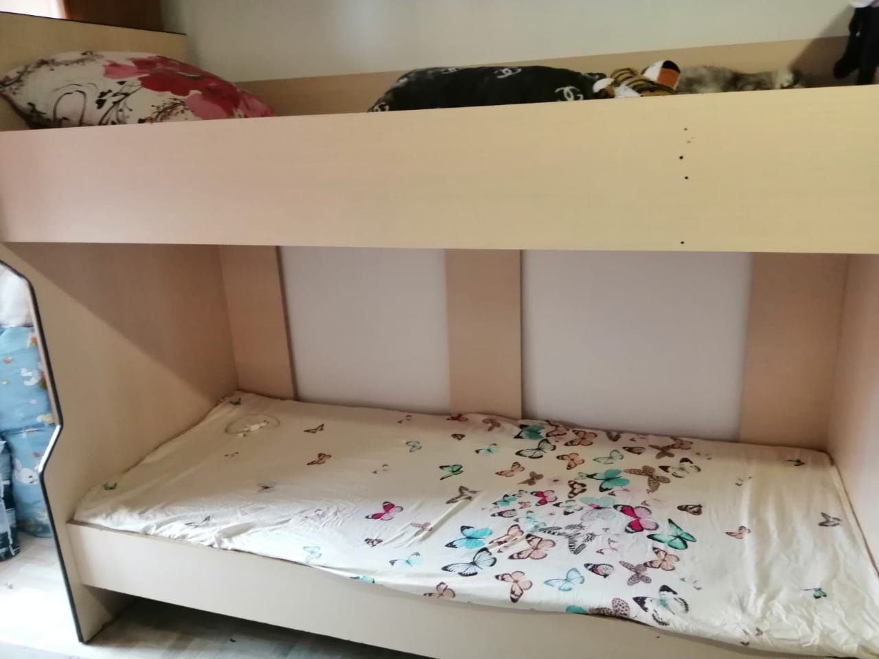 Продам двух ярусную подростковую кровать