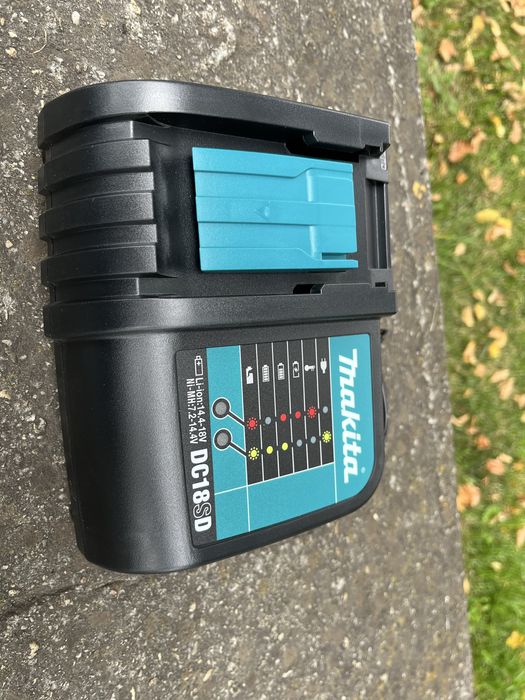 DC18SDBanc-de-incarcareMakita, nou, original.