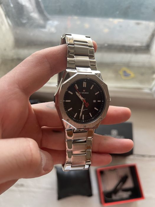 Мужские часы отличный подарок