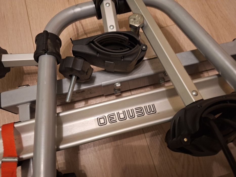 Suport carlig pentru 3 biciclete