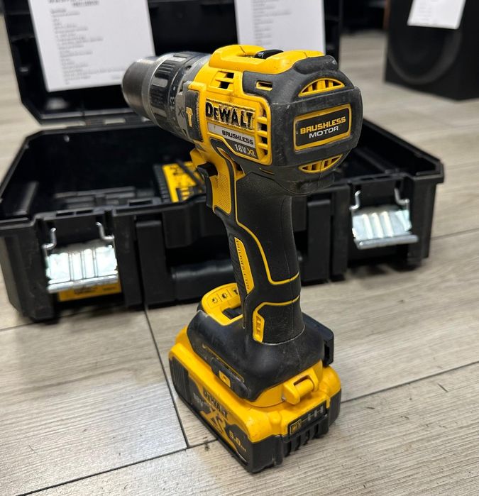 Amanet F28: Cheie cu impact Dewalt DCF899 + Filetanta  Dewalt DCD796