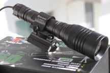 Lanterna pentru arma cu suport magnetic zoom 2 acumulatori LED