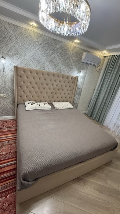 Продам двухспальную кровать без матраса