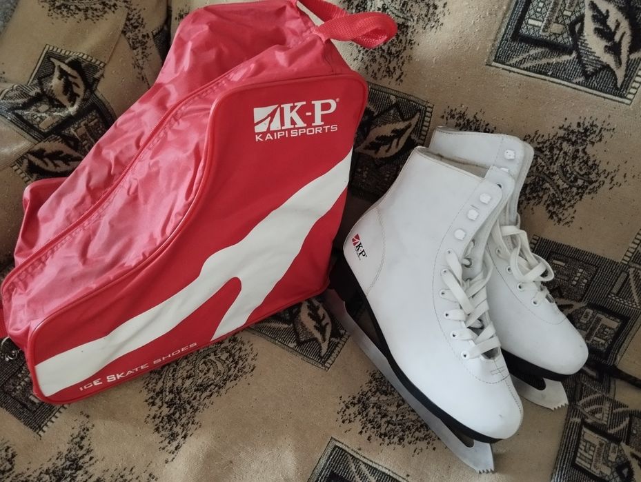 Продам коньки фигурные