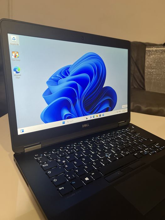 Laptop Dell Latitude E7470 – Eleganță și Performanță
