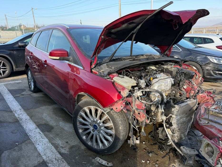 Dezmembrez / Dezmembrari / Piese / Accesorii Ford Focus 3 break rosu 1.6 115 cp T1DB stanga