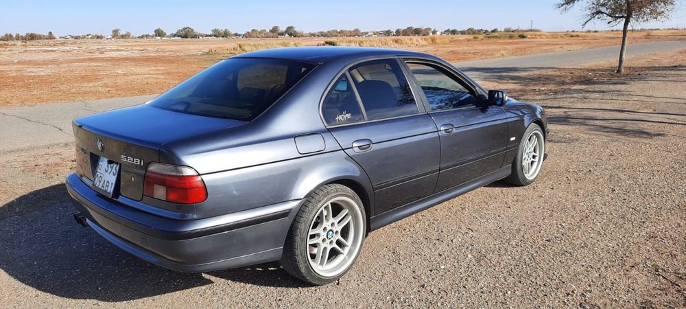 Продам BMW E39 528i.1998 год.