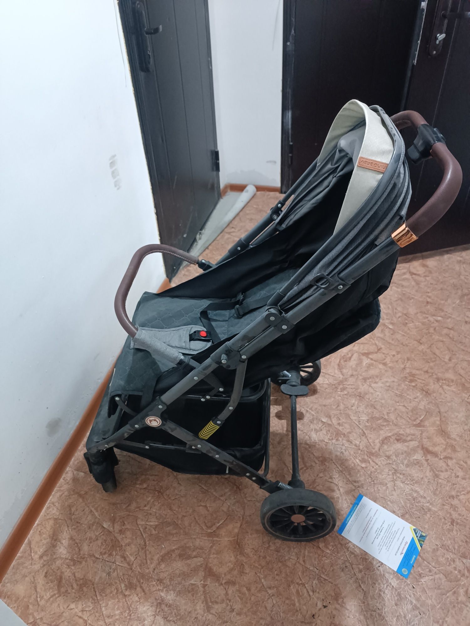 Продам прогулочную коляску