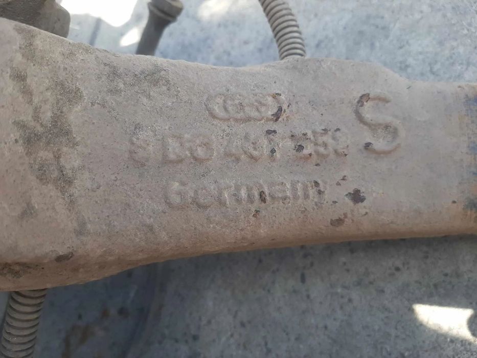 fuzeta dreapta fata audi a4 b5 1.6b 8d0407258