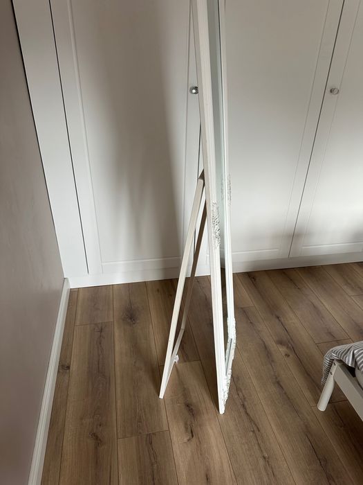 Голямо огледало със стойка