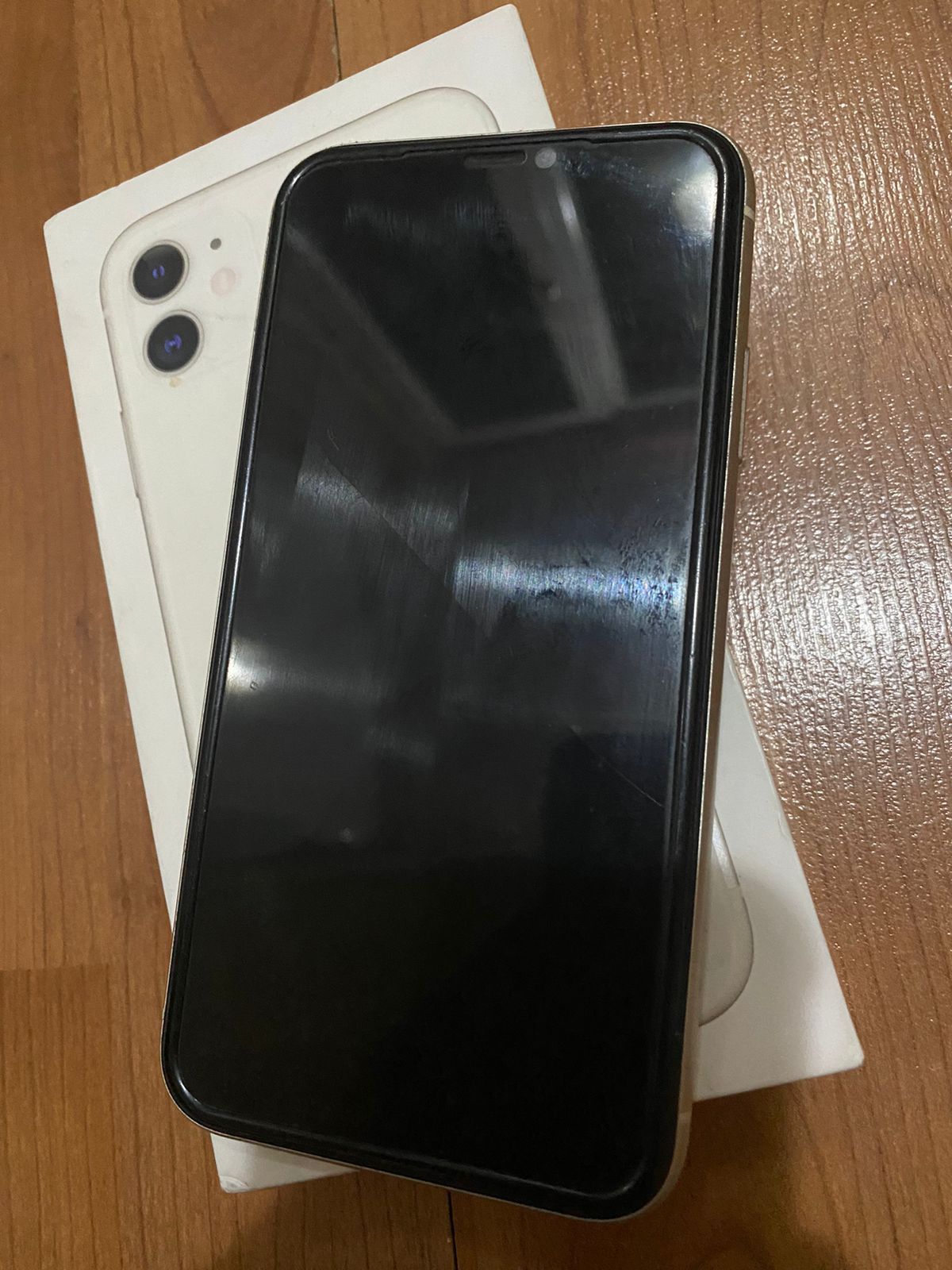 продам iPhone 11