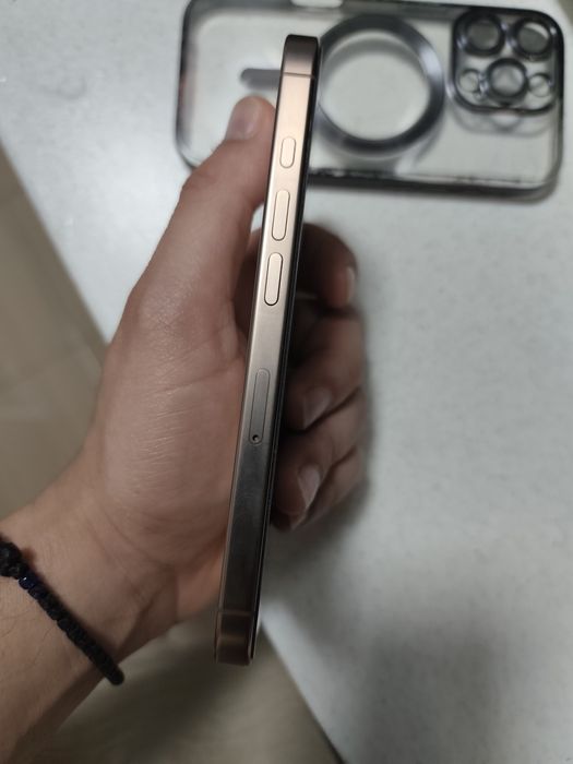 Iphone 16 pro desert