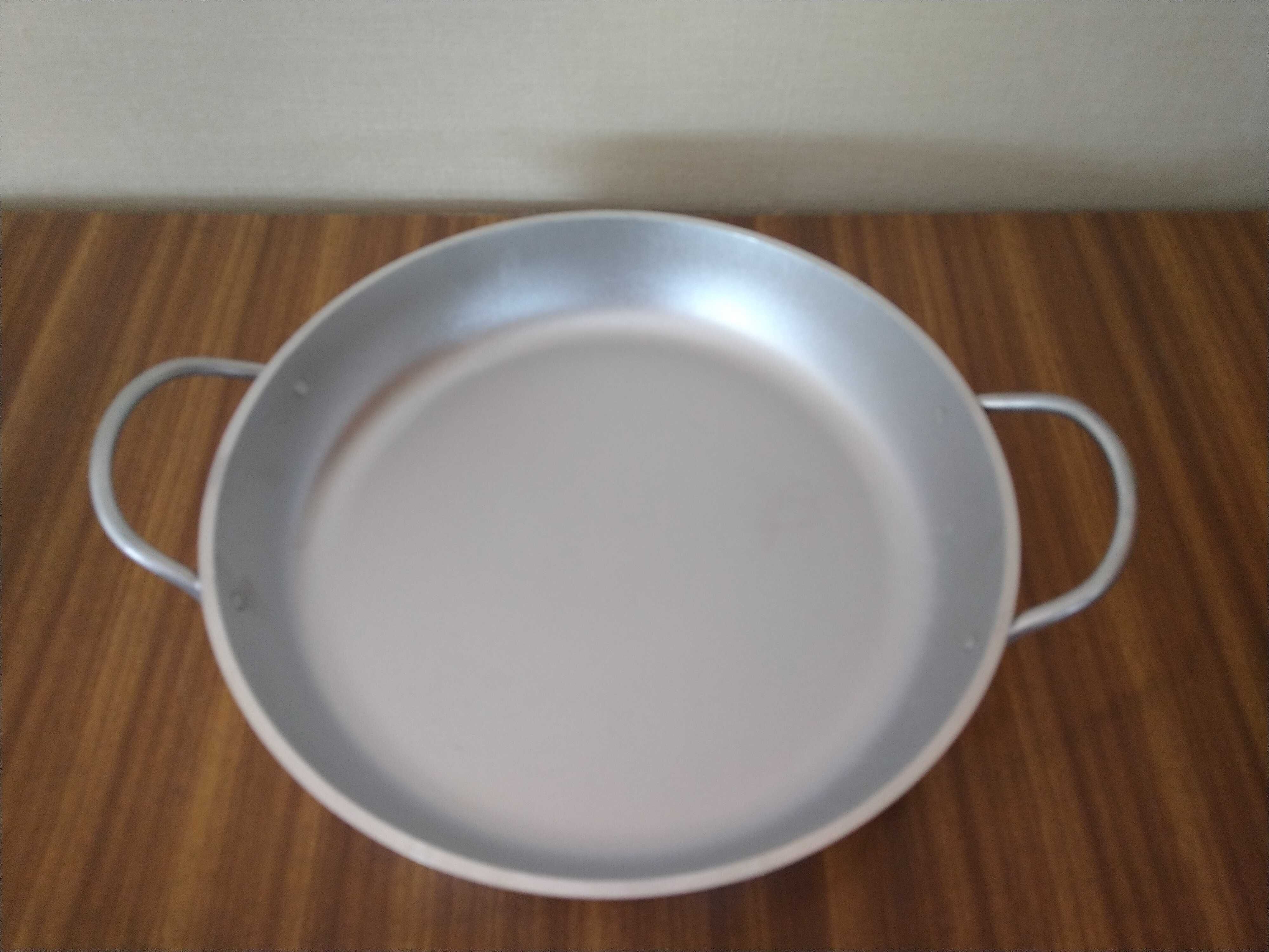 Сковорода сотейник литая с крышкой