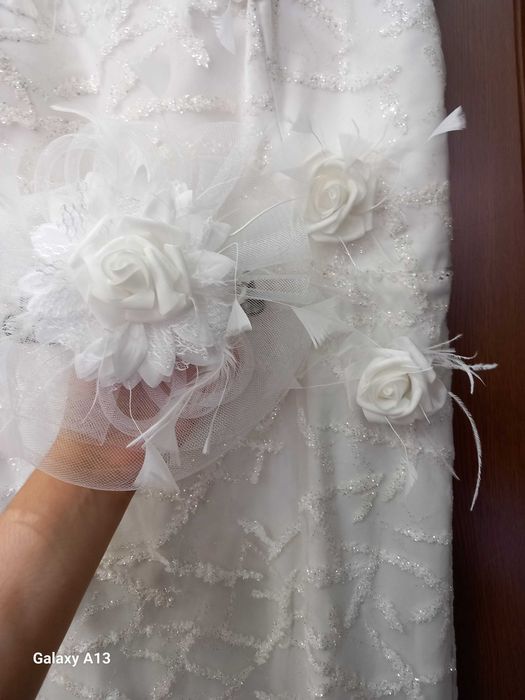 Официално бяла рокля