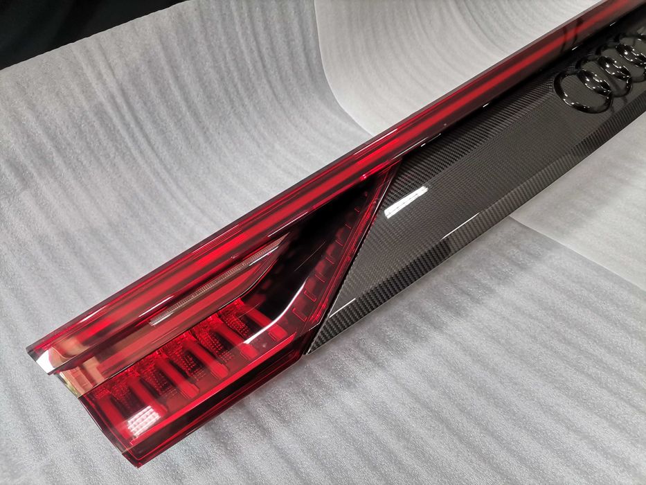 4M8945095AB Нов Carbon Централен Стоп Audi Q8 SQ8 RSQ8