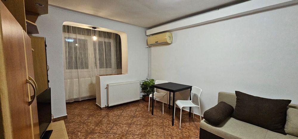Închiriez apartament cu 2 camere
