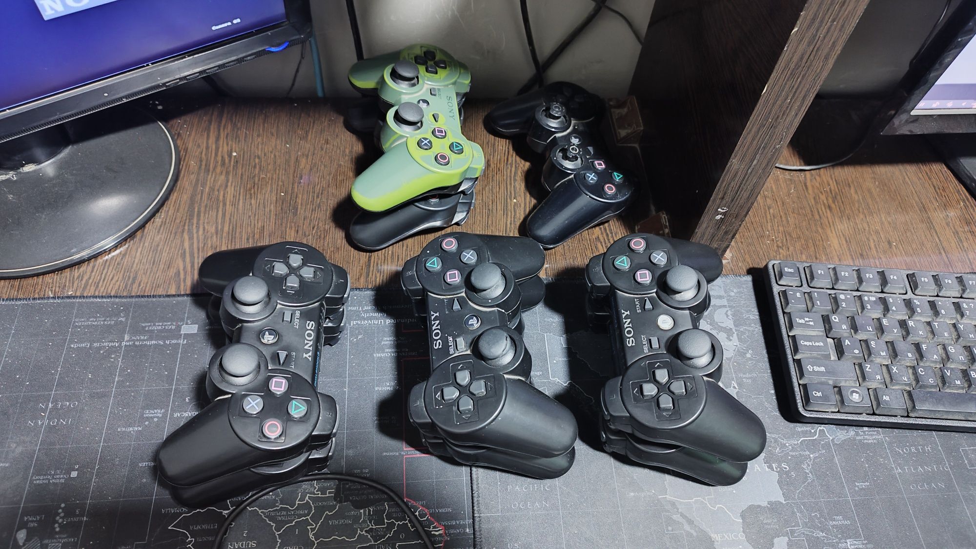 Playstation 3  3ta 13ta joystick orginal 43Tv 3ta