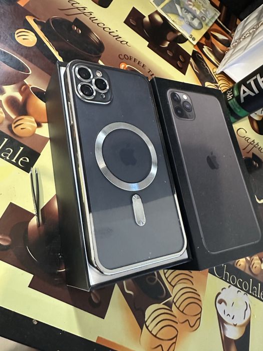 Vand iPhone 11 Pro max 64 GB 90% batt!! Impecabill
